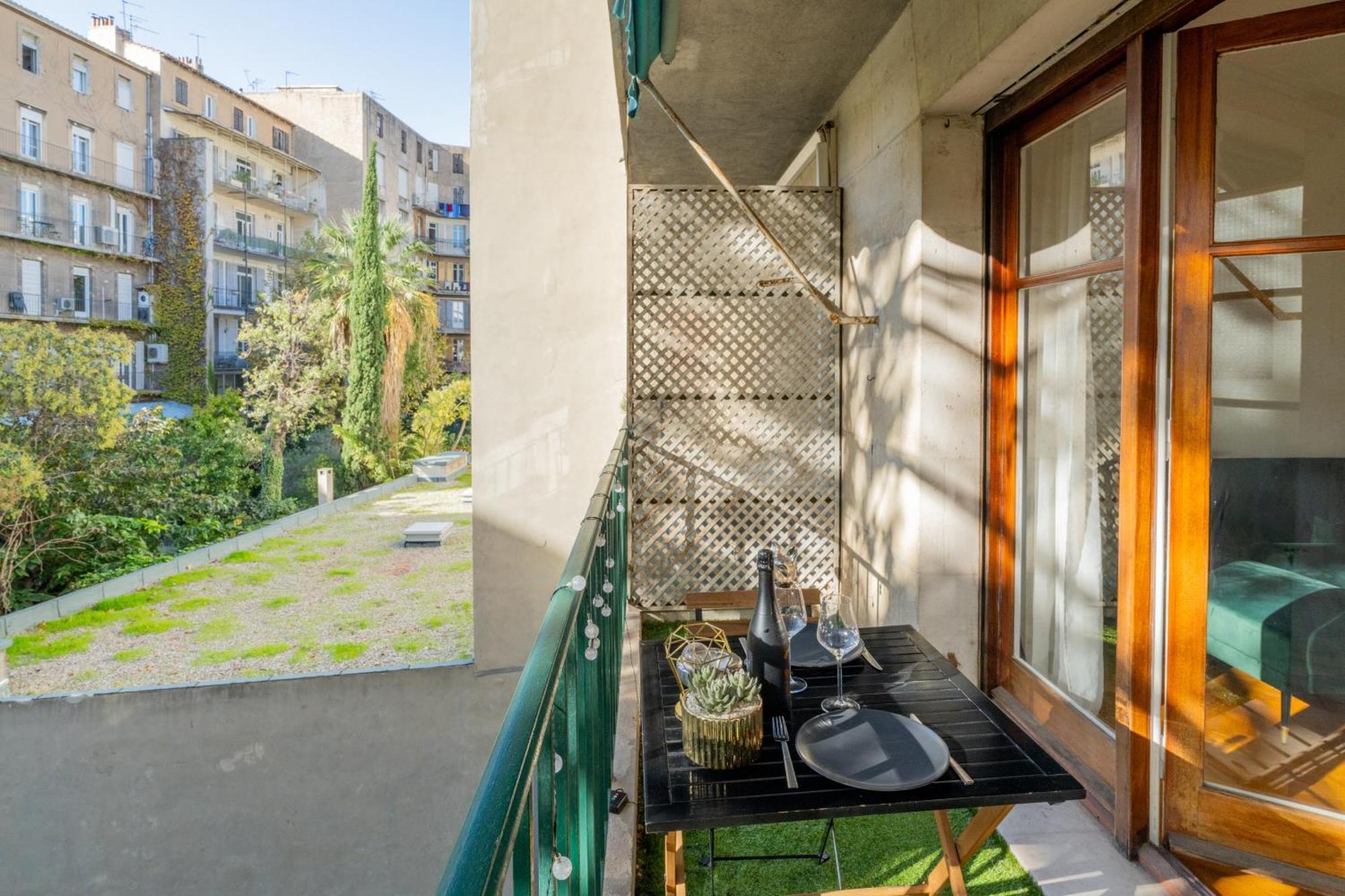 Le Carre D'or Mermoz Marseilles